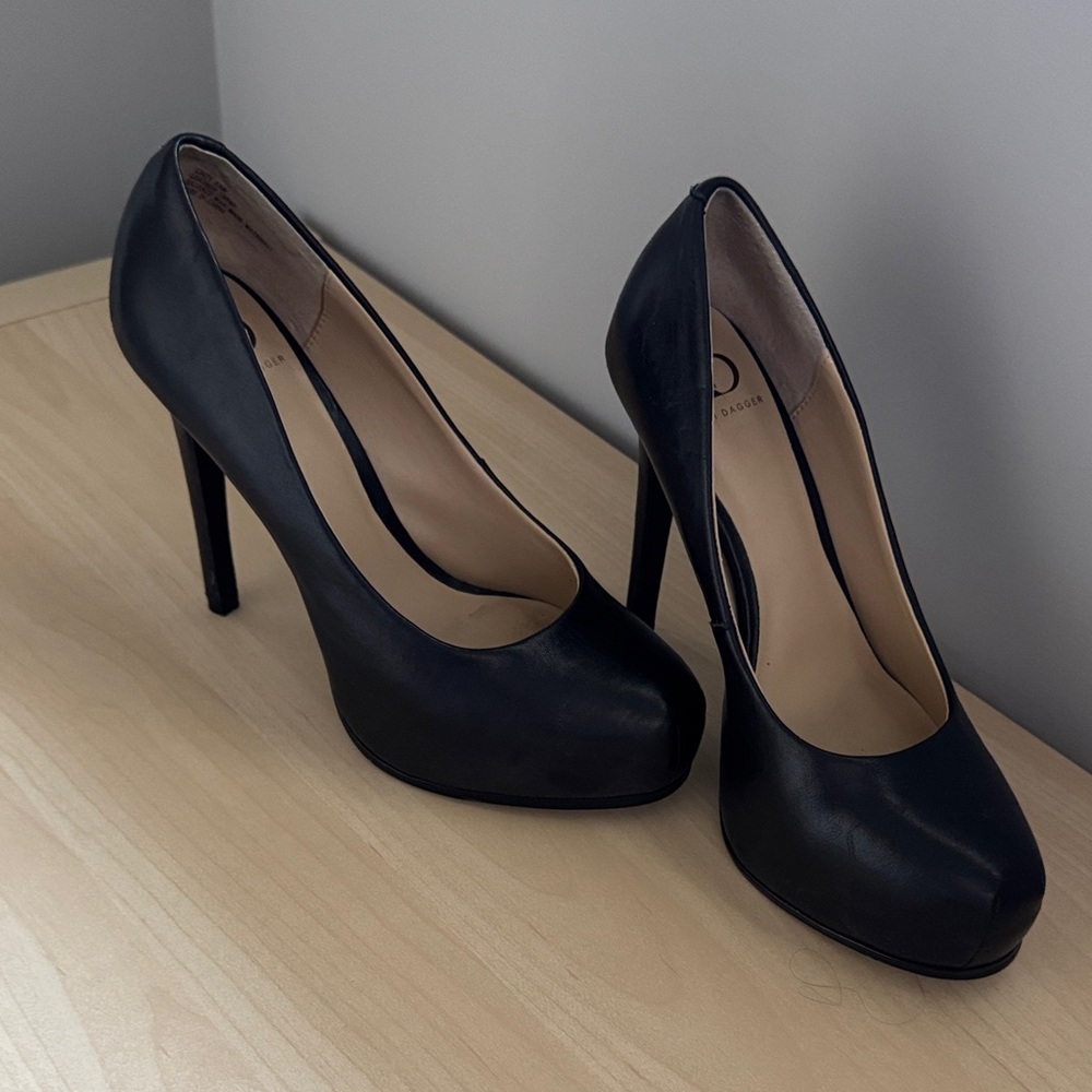Kelsi Dagger Black Leather High Heel Pumps